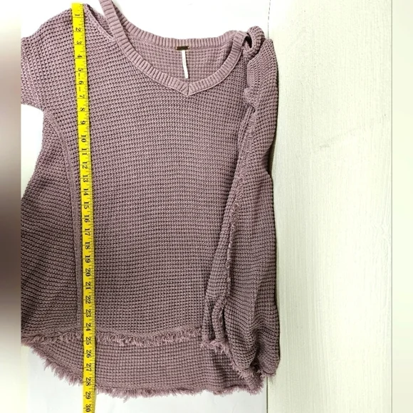 Free People Moonshine Waffle Knit Cold Shoulder Sweater in Lavender Size Medium - Picture 14 of 14